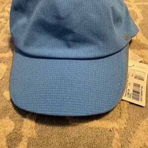 Fast and free run hat